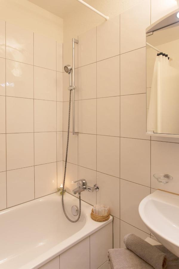 Hitrental Seefeld - Kreuzstrasse Apartments Zürich Eksteriør bilde